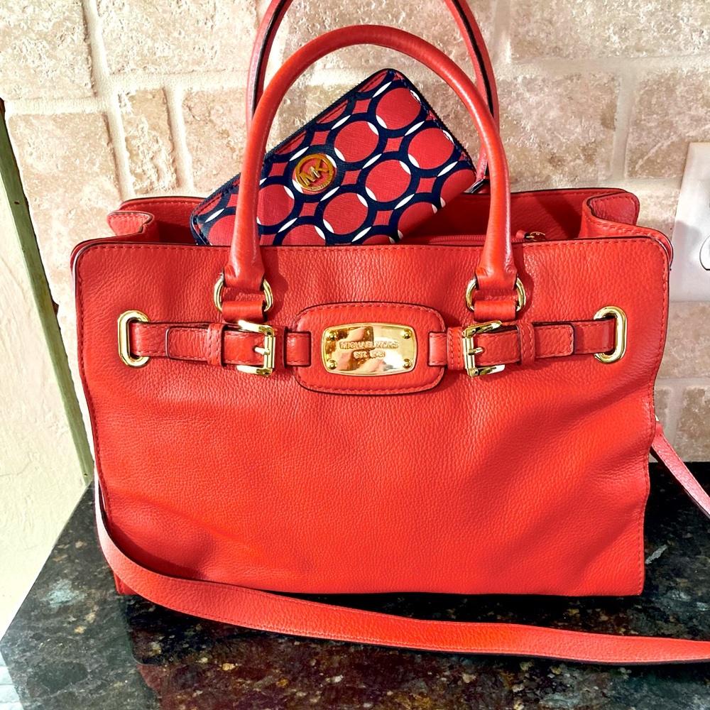 🎅🏻🎄MICHAEL KORS Beautiful Michael Kors Hamilton Satchel & Zippy Wallet Set